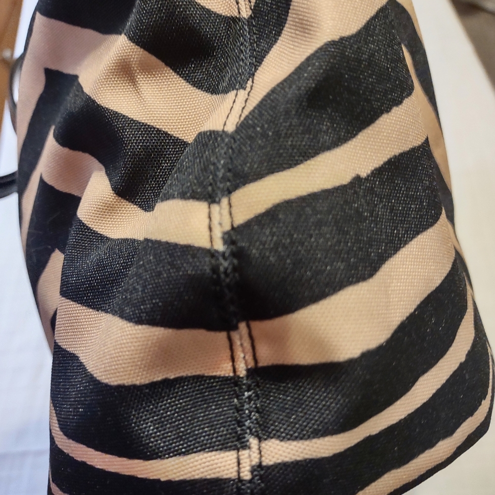Handbag - Picture 3 of 7